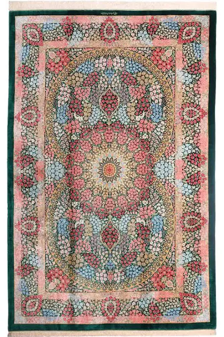 Tapis floral rose et vert, fond sarcelle